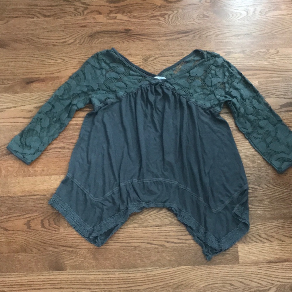 Dark dray top with nice croquette sleeves